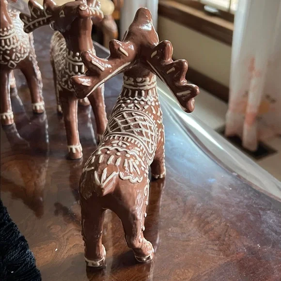 Pottery Barn Ceramic Gingerbread Reindeer Set of 3. NWOB. - Picture 4 of 6